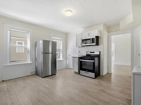 12 Hillside St APT 2, Worcester, MA 01610