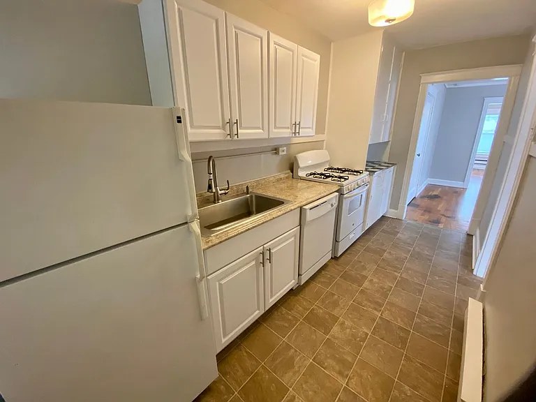 Valentine Place Apartments — Photo 30