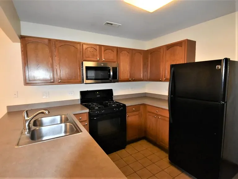 956 Four Seasons Blvd — Photo 4