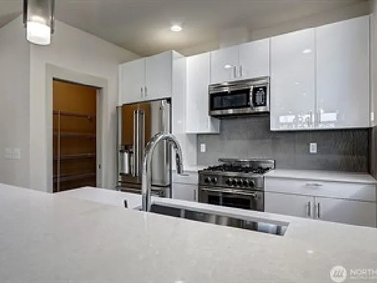 3932 1st Ave NE — Photo 15