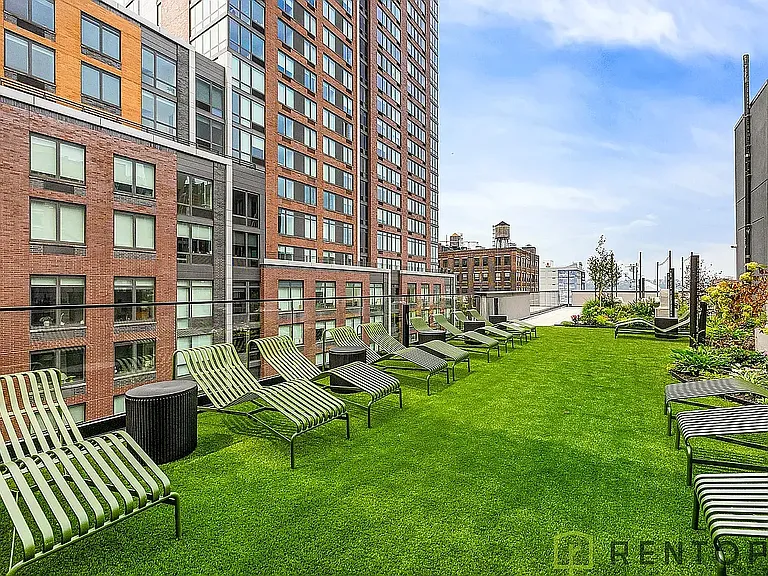 622 11th Ave #1109 — Photo 43