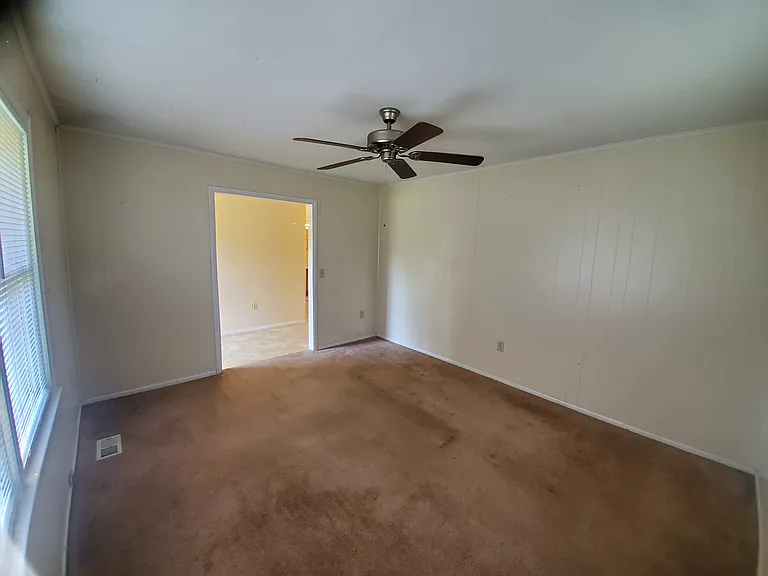 270 Carolina Cir — Photo 9