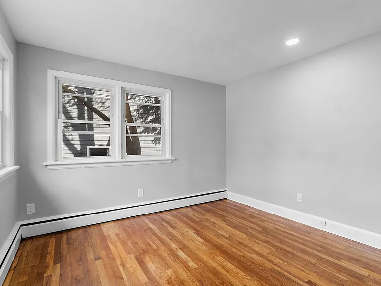 26 Golden Hill St — Photo 6