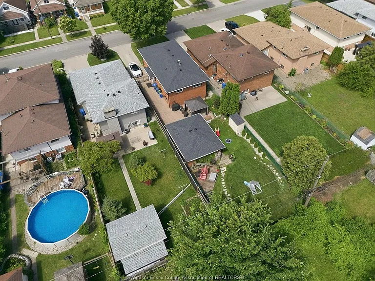 1646 Langlois Ave — Photo 43
