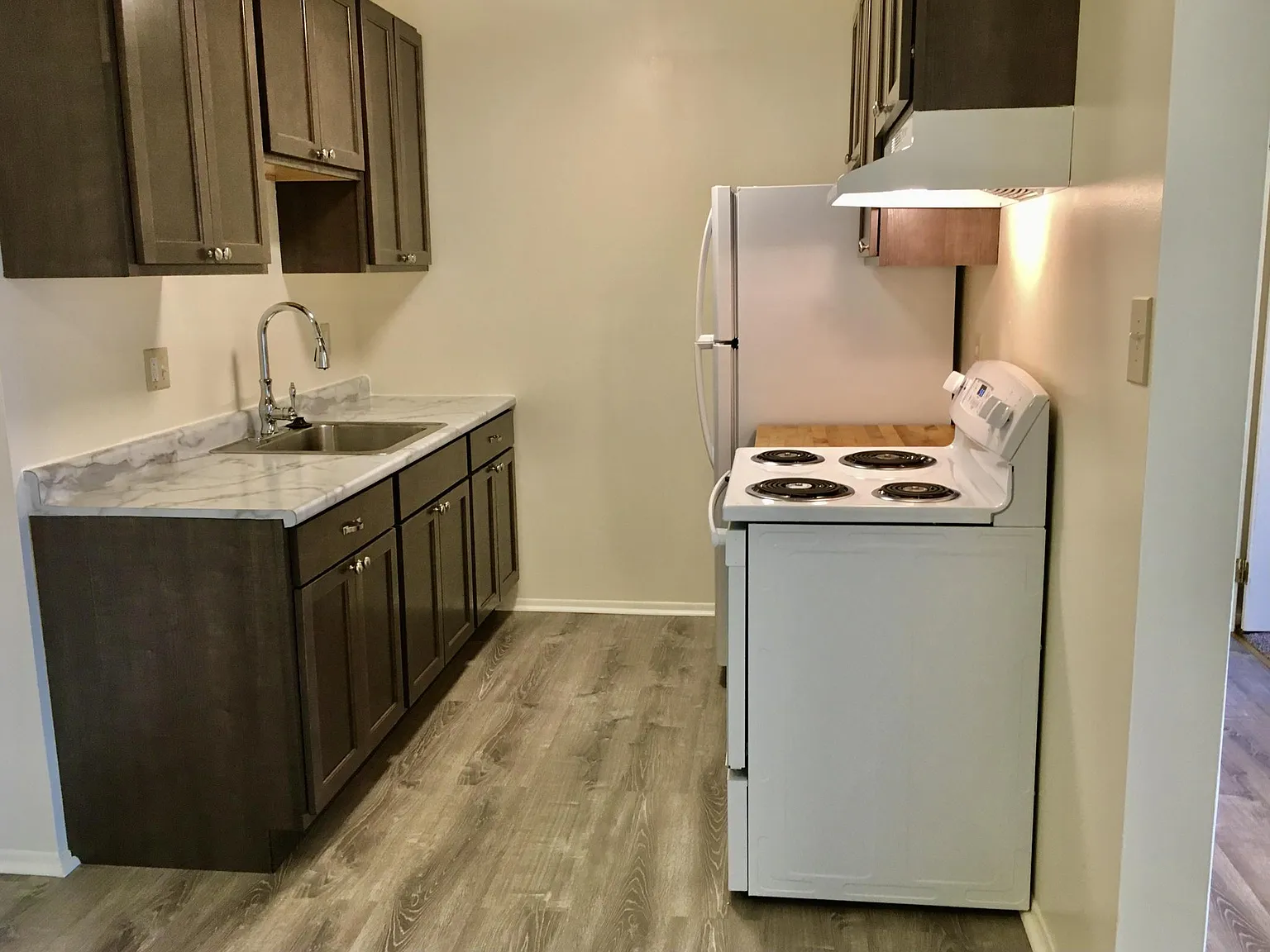 2 bed, 850 sqft, $1,375 — Photo 2