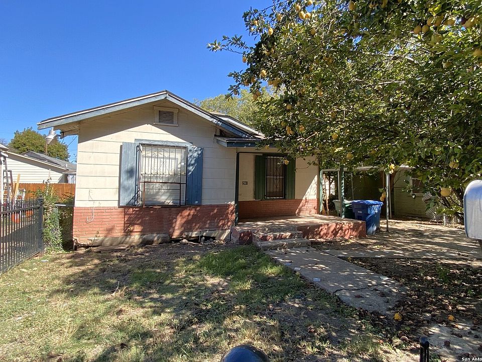 1st image of 419 BLUE BONNET ST