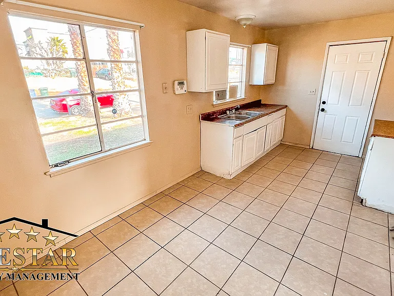 2105 Del Amo Way — Photo 6