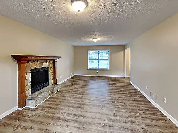 3rd image of 2668 Porter Dr