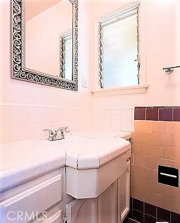 223 1/2 S Gale Dr — Photo 28