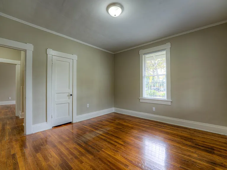 342 N Claybrook St — Photo 10