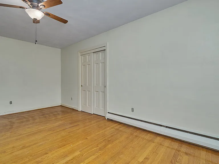 4376 Lynnville Cres — Photo 11
