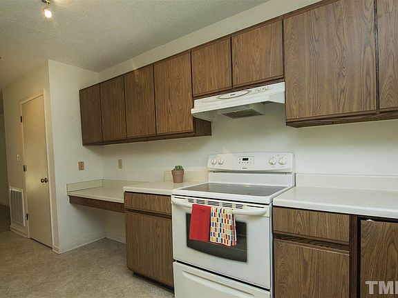 4th image of 119 Twisted Oak Pl