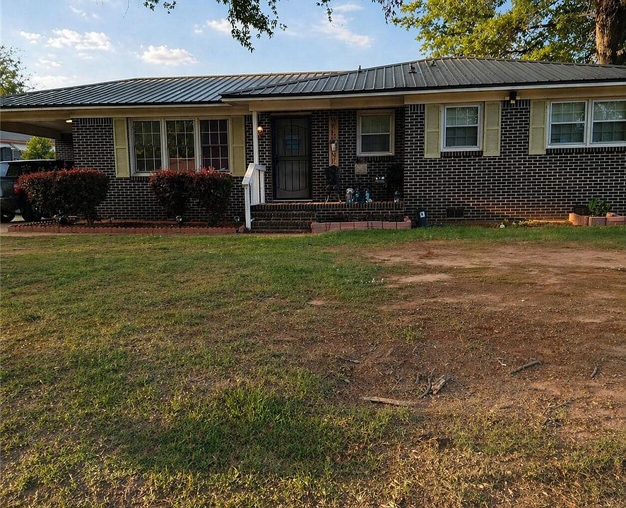 1st image of 3221 22nd St