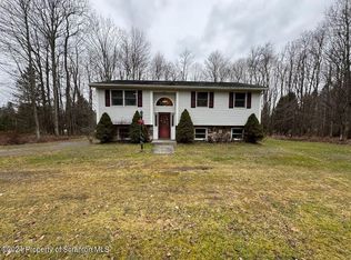33 Beechnut Dr, Gouldsboro, PA 18424