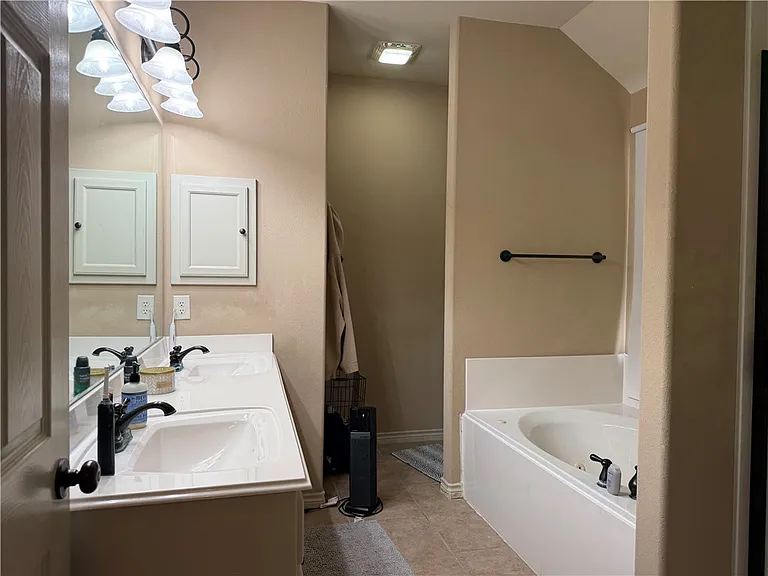3908 Tournay Ln — Photo 10