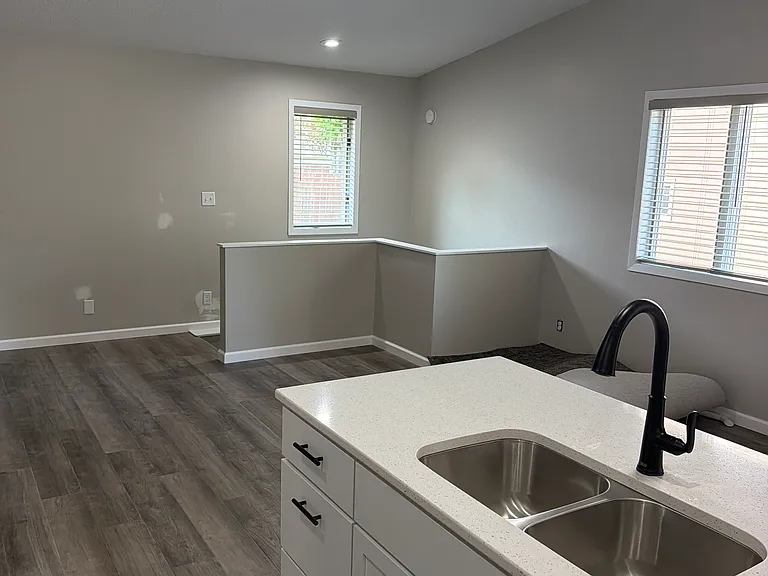 750 Franklin Ave — Photo 10