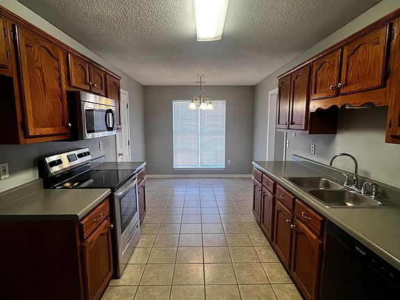 4th image of 7952 Sarah Ann Dr