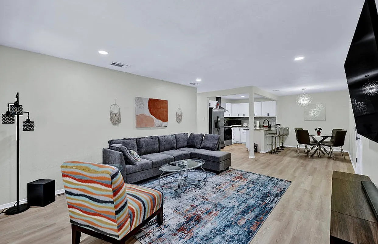 2 bed, 1041 sqft, $3,750 — Photo 1
