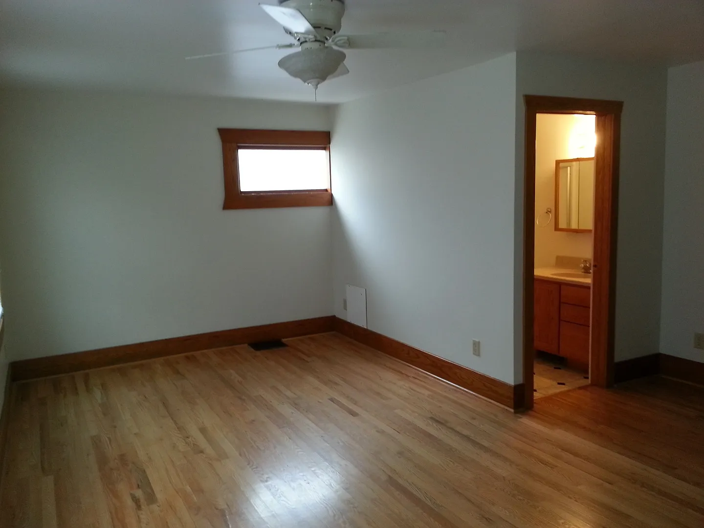 August Rent Free 4 Bedroom Duplex In Downtown Iowa City! — Photo 2