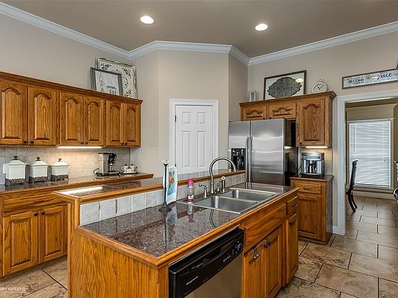 5th image of 310 Boulder Dr