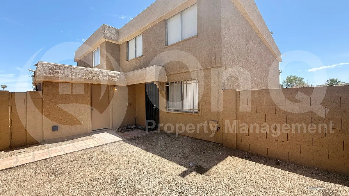 2 bed, 1.0 bath, 924 sqft, $1,250 — Photo 2