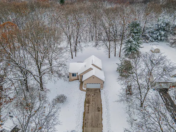 970 Scenic View Dr, Plainwell, MI 49080