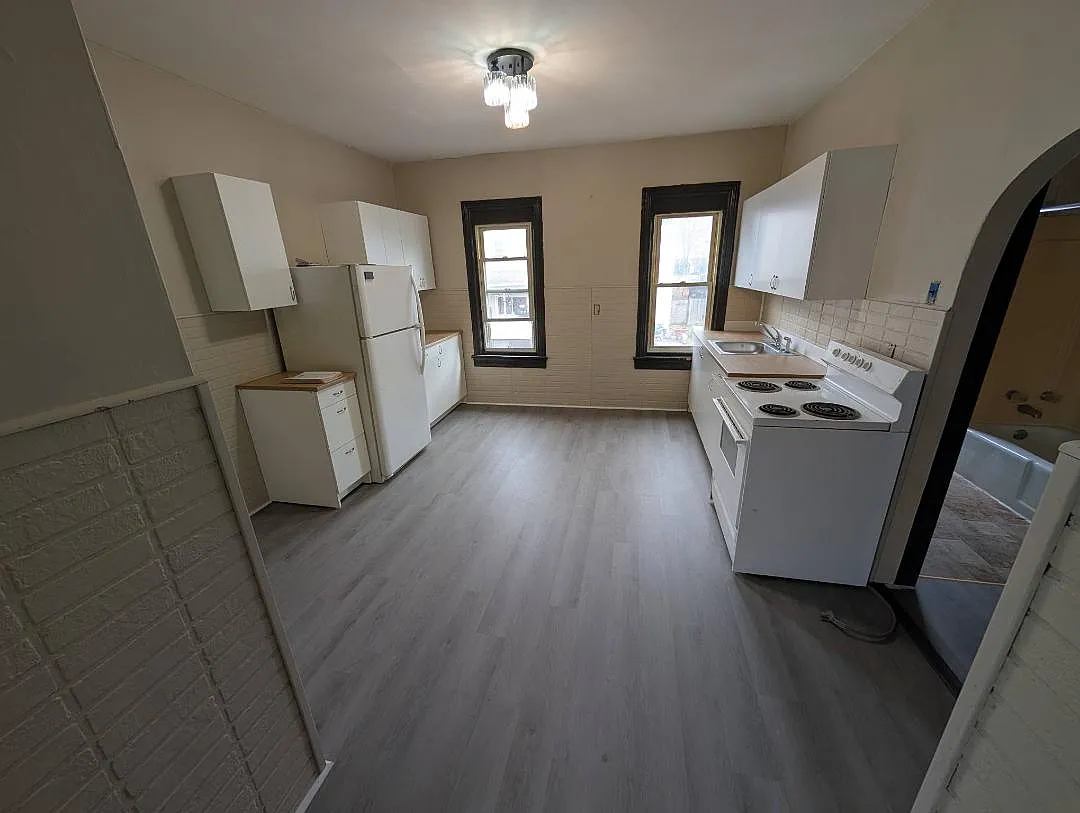 2 bed, $950 — Photo 1