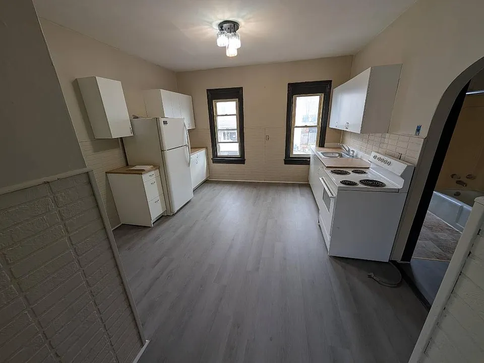 326 2nd Ave #2