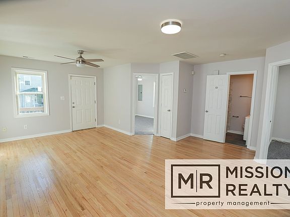 5th image of 472 Hunt Ave