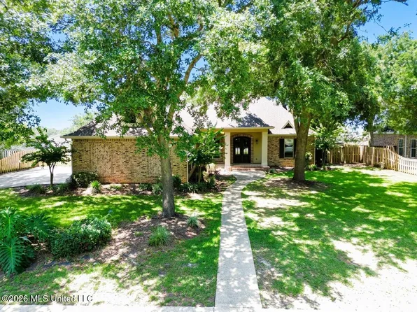 3024 Oakleigh Cir, Ocean Springs, MS 39564