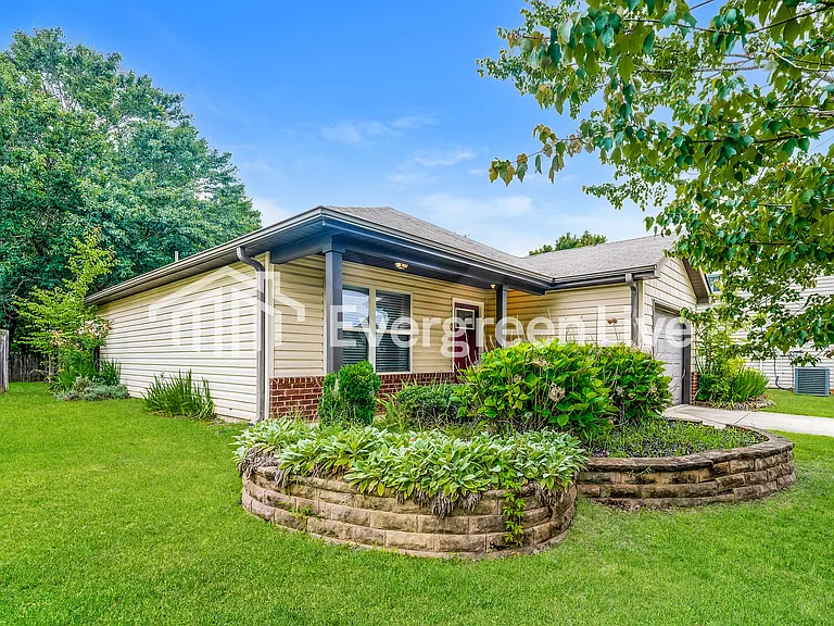 200 Briar Ridge Ln — Photo 2