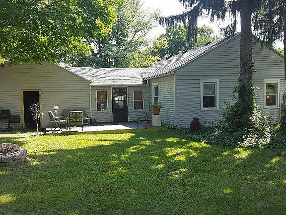 3rd image of 4125 S Park St