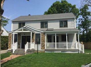 64 Locust St, Manhasset, NY 11030