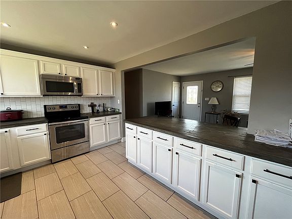 4th image of 3523 Hyman Dr