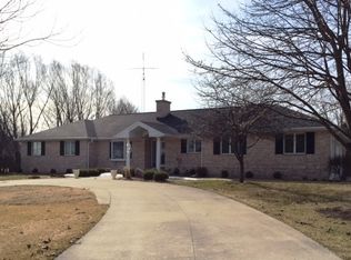 44 N 42nd Rd, Mendota, IL 61342