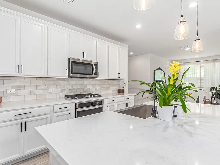 2763 W Apollo Rd — Photo 3