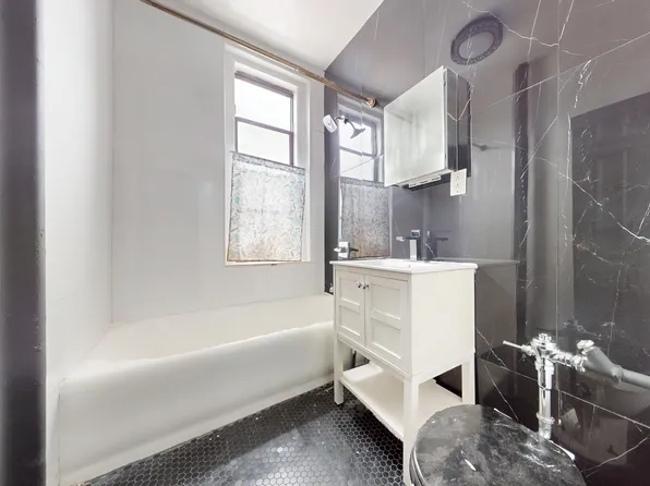 2913 Foster Avenue image 8 of 8