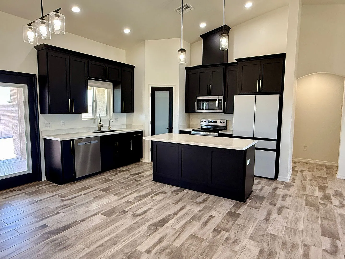 San Luis Corner Lot home with a Large Master Suite - 3 Bed 2 Bath Split Floor Plan — Photo 4