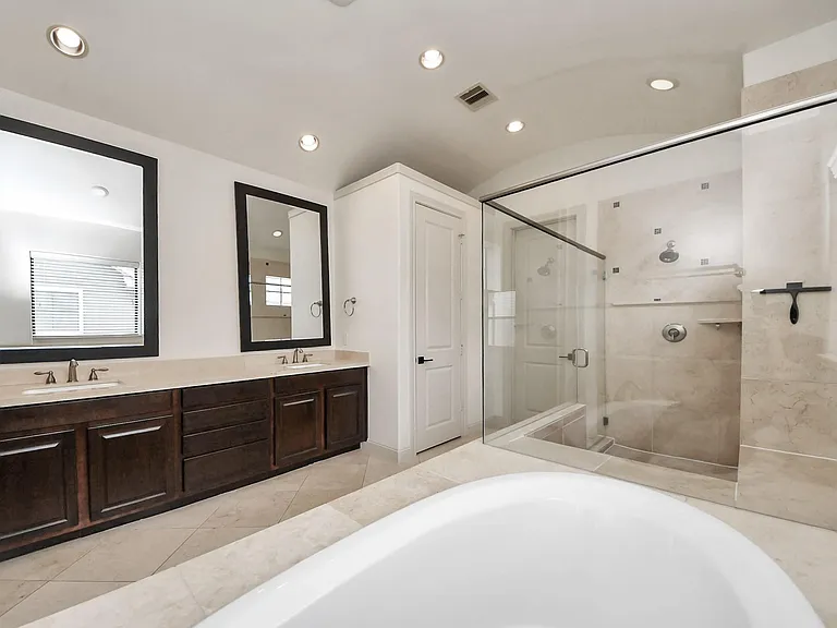 3229 Maxroy St — Photo 33