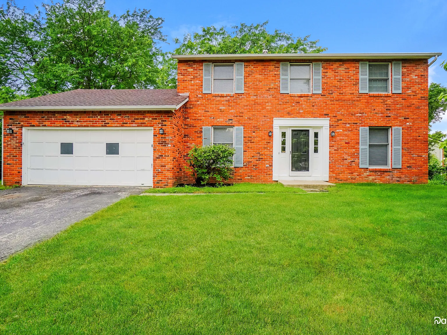 3 bed, 2.5 bath, 2400 sqft, $3,160 — Photo 1
