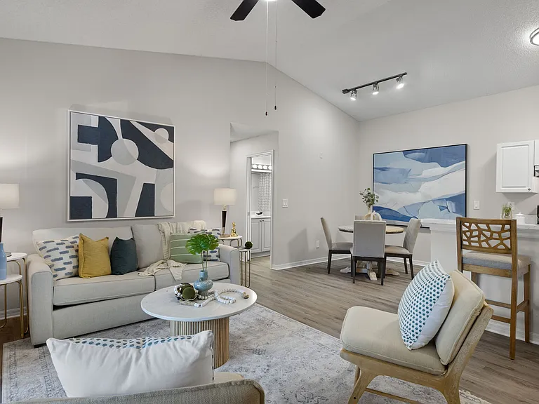 Oasis Naples Apartments — Photo 21
