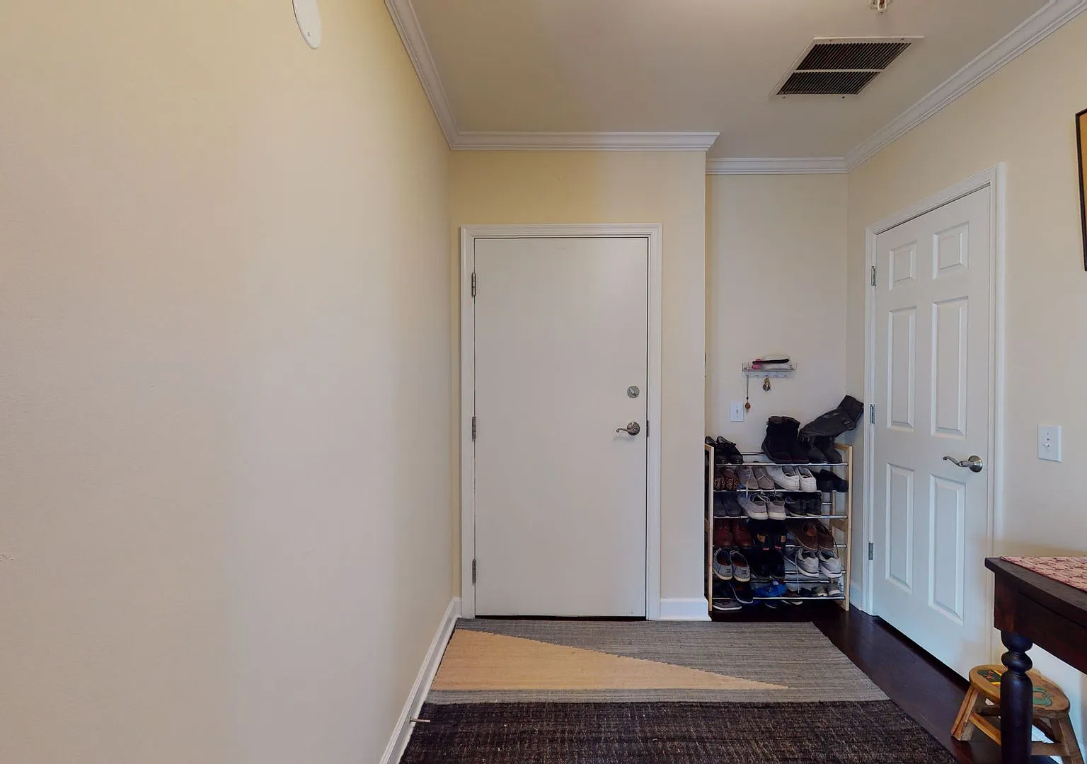 Downtown Arlington Rosslyn - Modern Bright & Spacious Corner Unit 2 BR 2 FB with Sundrenched View... — Photo 3