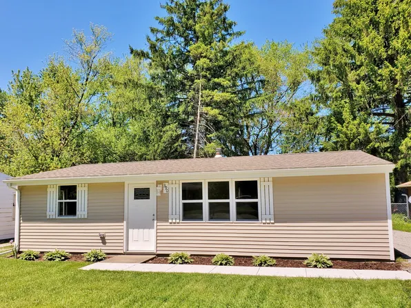 390 Woodlawn Ave, Porter, IN 46304