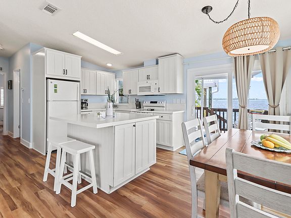 4th image of 701 Spanish Main Dr #198