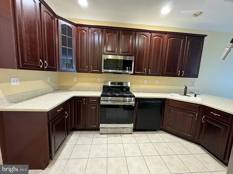 4 Blake Dr — Photo 8