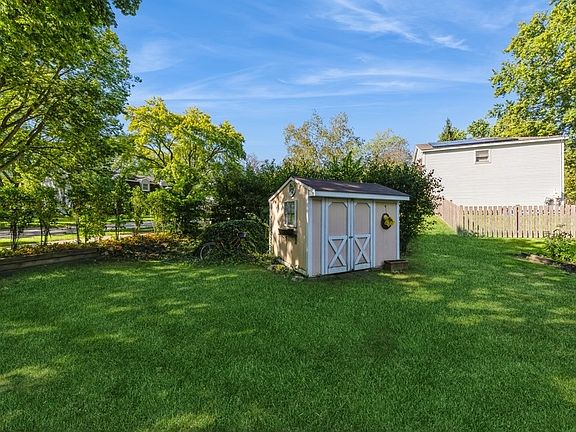 3rd image of 873 Liberty Bell Ln