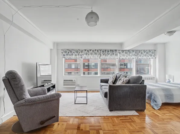 333 East 75th Street image 1 of 14