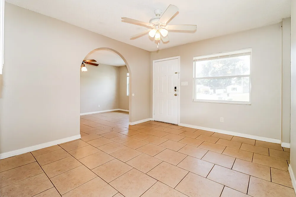 3 bed, 2.0 bath, 1374 sqft, $2,790 — Photo 4