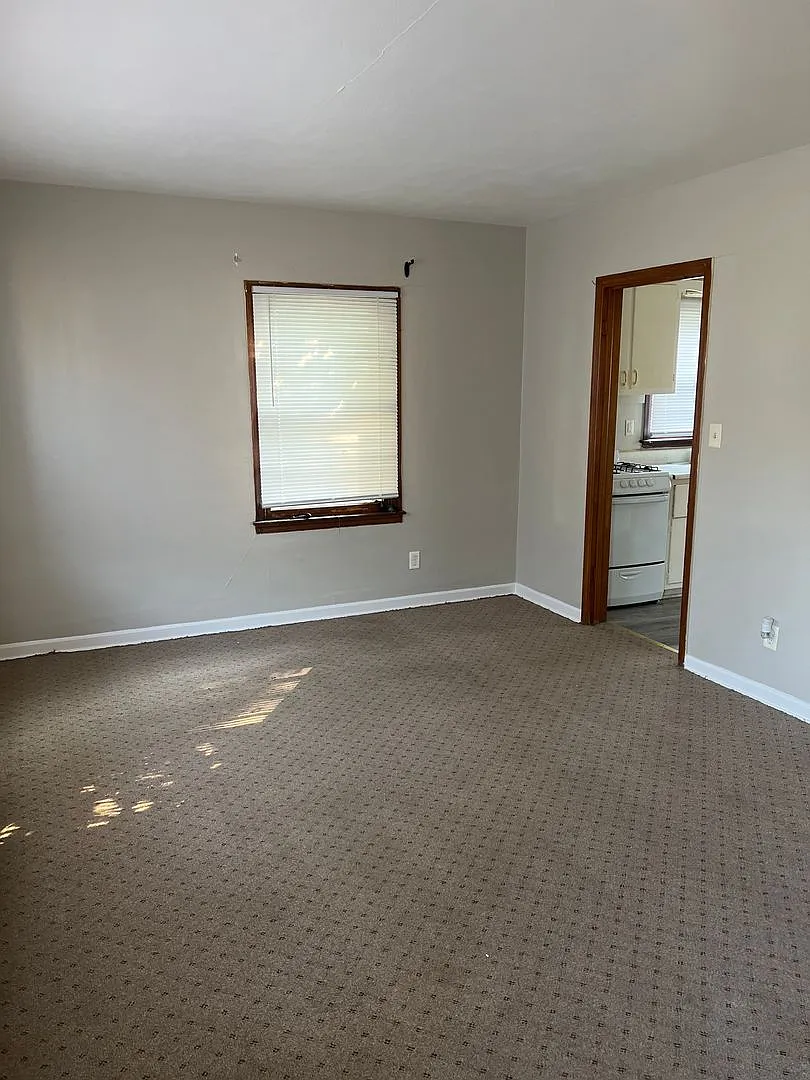 3328 Blackstone Ave — Photo 2