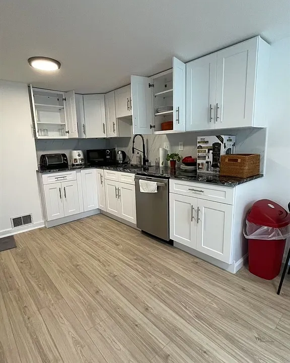 91 Sunnyside Ave #1